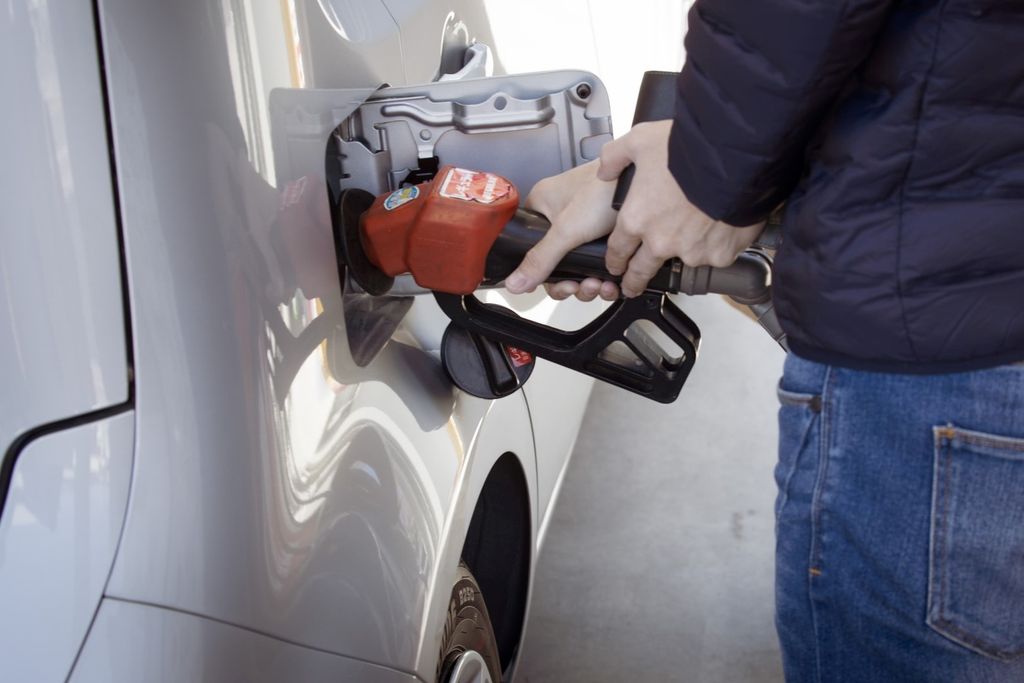 Auto wird betankt