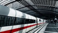 ICE im Berliner Hauptbahnhof