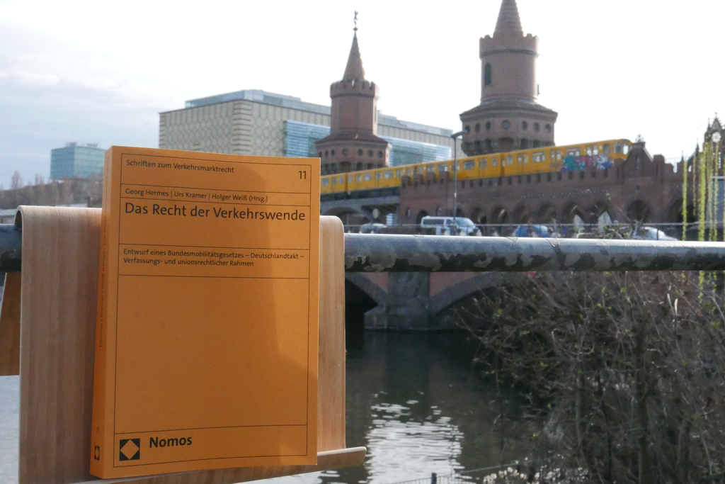 Cover Sammelband Bumog vor Oberbaumbrücke mit U-Bahn