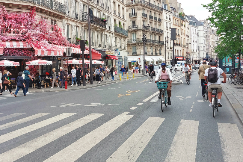 Straßenansicht der Rue de Rivoli in Paris