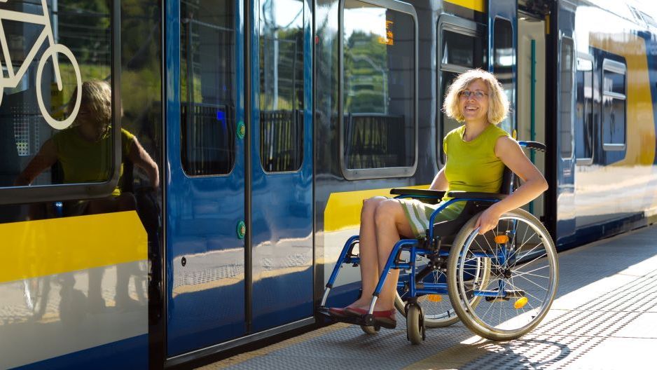 Mobilität für alle: Wie barrierefrei sind Bus und Bahn?