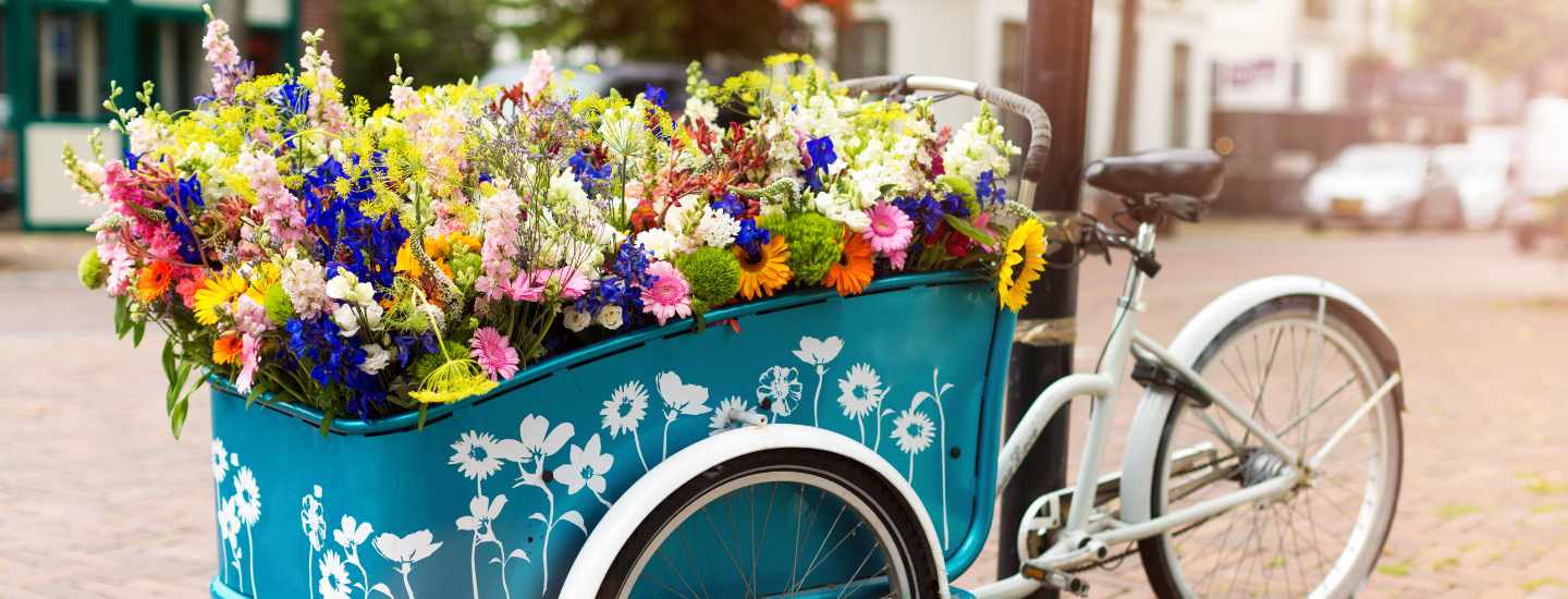 Lastenrad mit Blumen