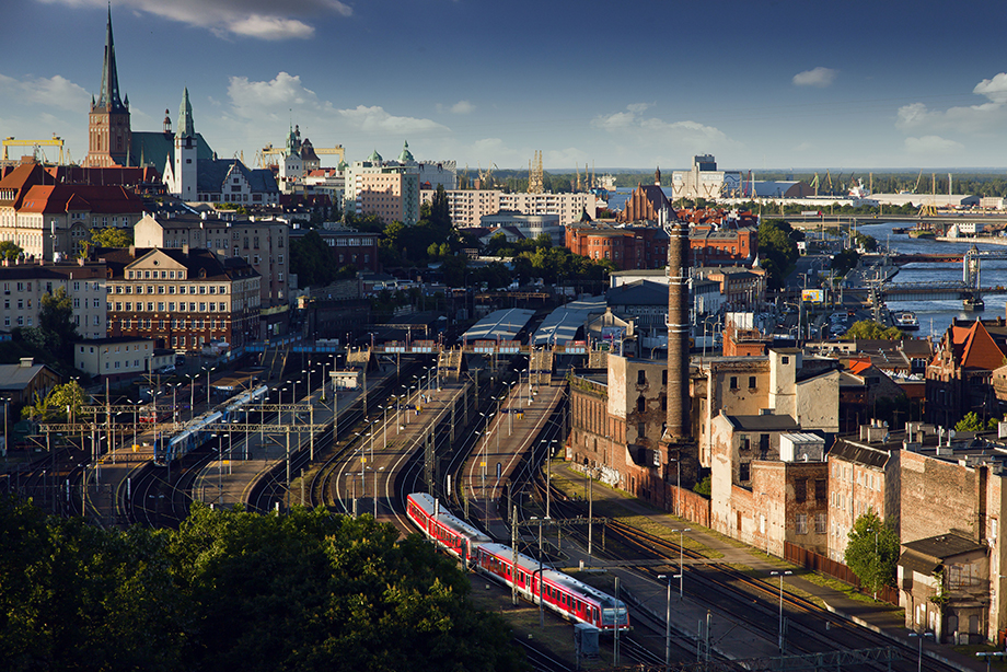 Bus_und_Bahn_Bartlomiej_Banaszak_DB Bahnhof von Stettin