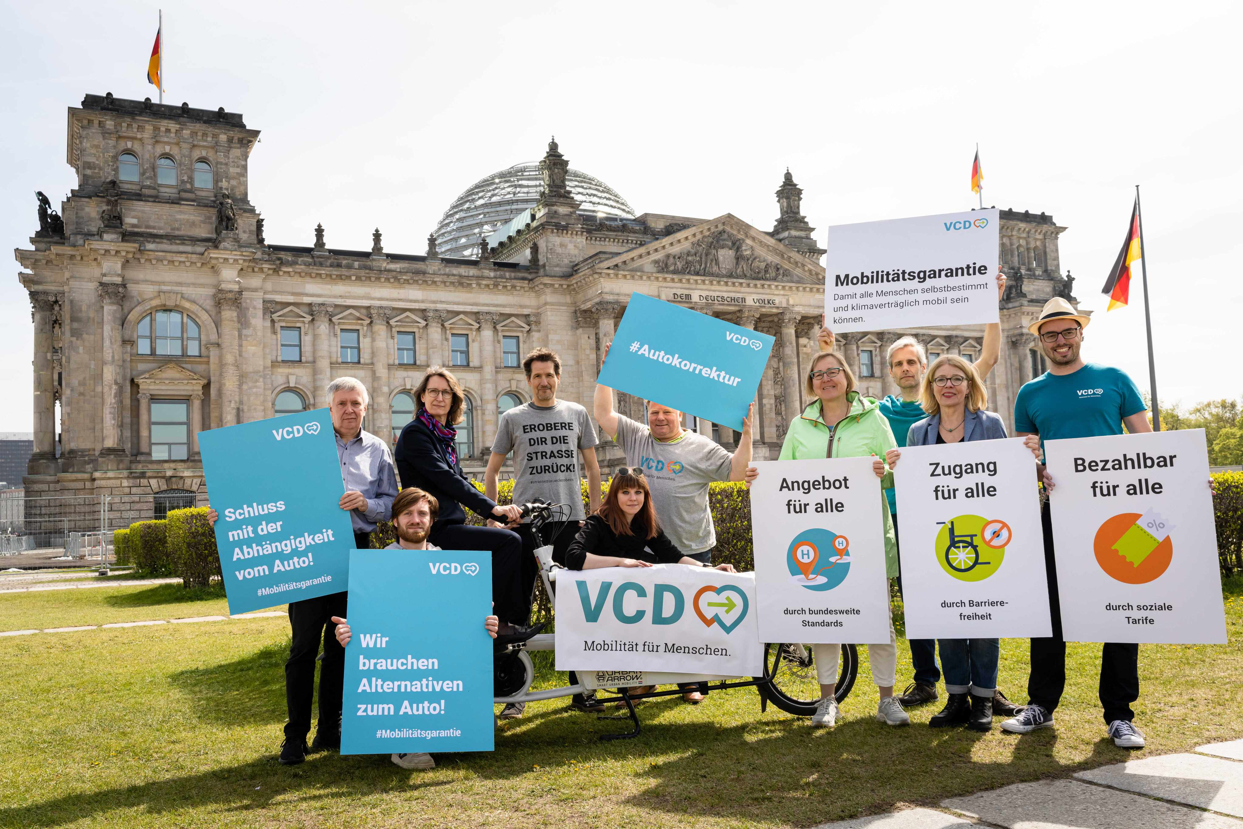 Aktion Mobilitätsgarantie vor dem Reichstagsgebäude